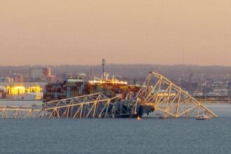 ponte-de-quase-3km-cai-apos-colisao-com-navio-nos-estados-unidos