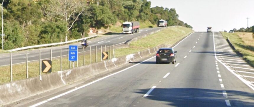 colisao-entre-caminhao-e-carreta-bloqueia-br-116-em-campina-grande-do-sul