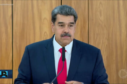 oposicao-de-nicolas-maduro-na-venezuela-consegue-registrar-ex-embaixador-como-candidato-provisorio-para-eleicoes