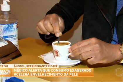 bebidas-alcoolicas,-refrigerantes-e-cafe-em-excesso-aceleram-o-envelhecimento-da-pele,-alerta-medico