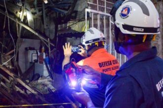 temporal-em-porto-alegre-causa-desabamento-com-tres-feridos-no-centro-historico