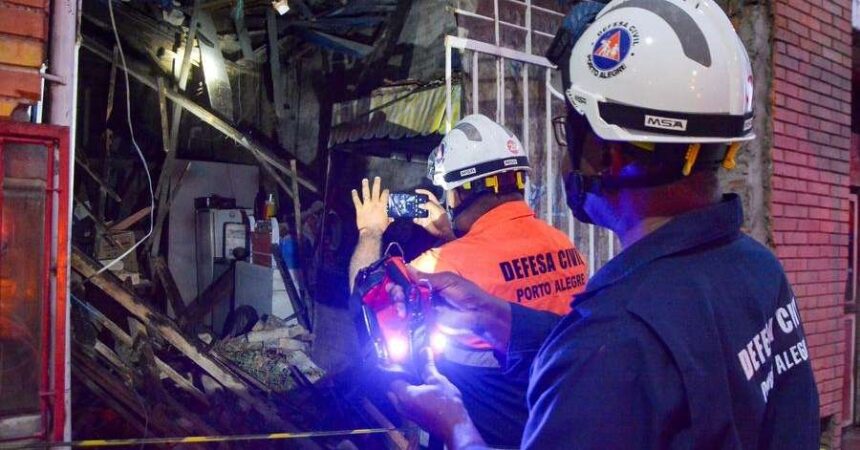 temporal-em-porto-alegre-causa-desabamento-com-tres-feridos-no-centro-historico