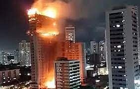 curto-circuito-pode-ter-causado-incendio-em-predio-em-construcao-no-recife,-diz-secretario