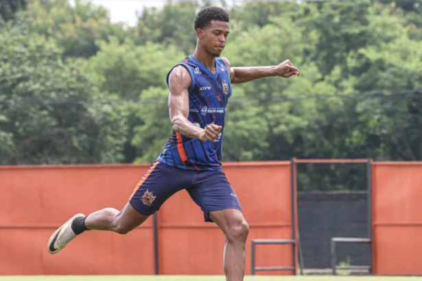 flamengo-acerta-contratacao-de-carlinhos,-destaque-do-nova-iguacu