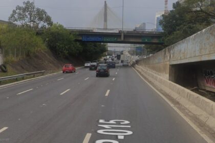 acidente-entre-carro-e-moto-deixa-homem-ferido-na-marginal-pinheiros