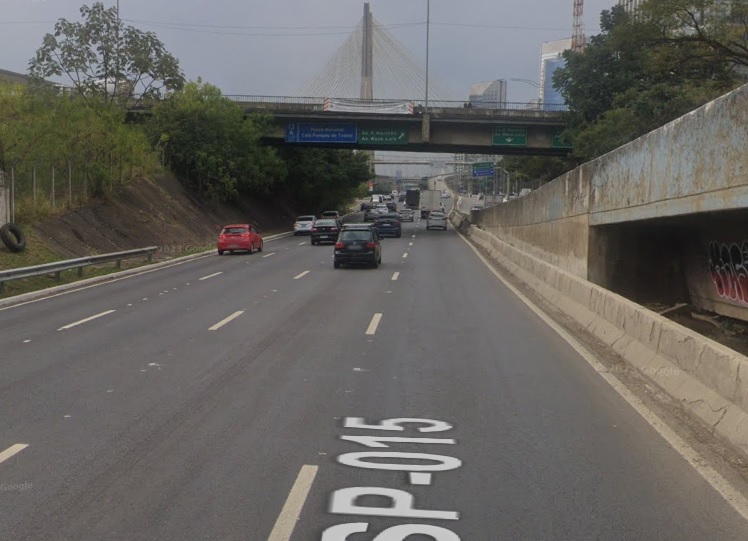 acidente-entre-carro-e-moto-deixa-homem-ferido-na-marginal-pinheiros