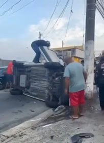 video:-idosa-de-85-anos-fica-ferida-apos-carro-capotar-em-avenida