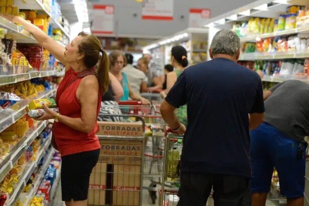 quem-mora-em-periferia-consome-mais-alimentos-ultraprocessados,-diz-estudo