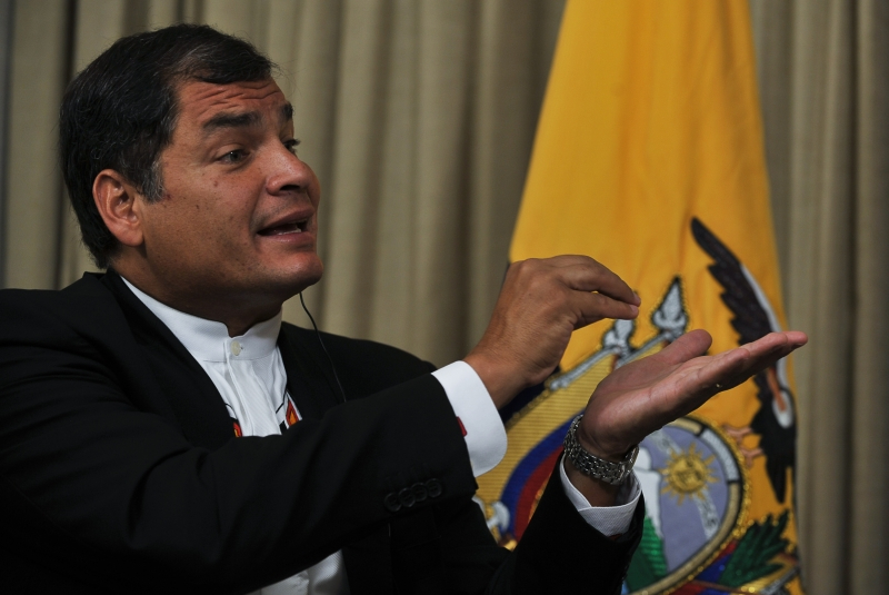 “nem-nas-piores-ditaduras-a-embaixada-de-um-pais-foi-violada”,-diz-rafael-correa-sobre-prisao-de-ex-vice-presidente-do-equador