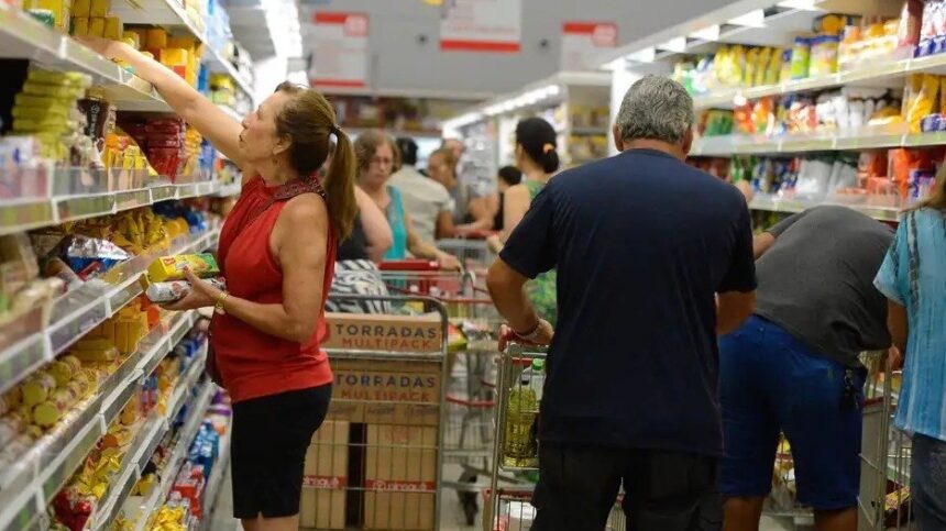 quem-mora-em-periferia-consome-mais-alimentos-ultraprocessados,-diz-estudo