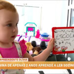 bebe-brasileira-de-2-anos-aprende-a-ler-e-conquista-a-internet