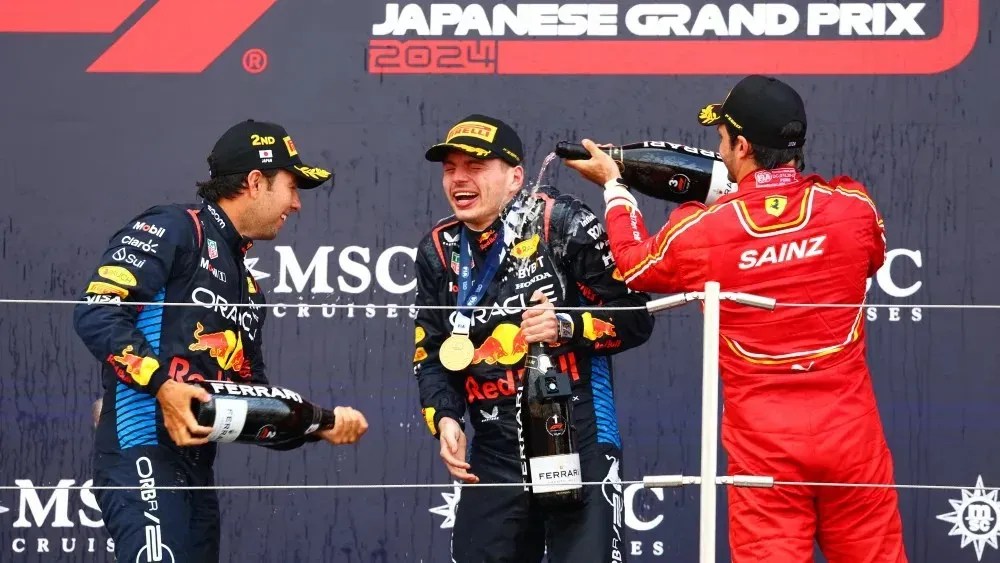 formula-1:-verstappen-vence-gp-do-japao-com-dobradinha-da-red-bull-em-podio