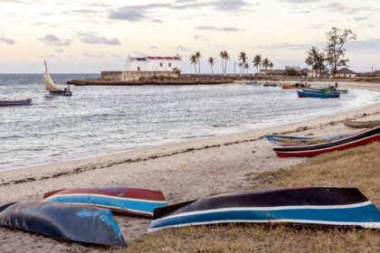 barco-de-pesca-superlotado-naufraga-e-deixa-ao-menos-94-mortos-em-mocambique