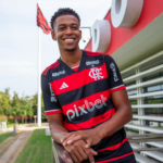 flamengo-anuncia-oficialmente-a-contratacao-do-atacante-carlinhos