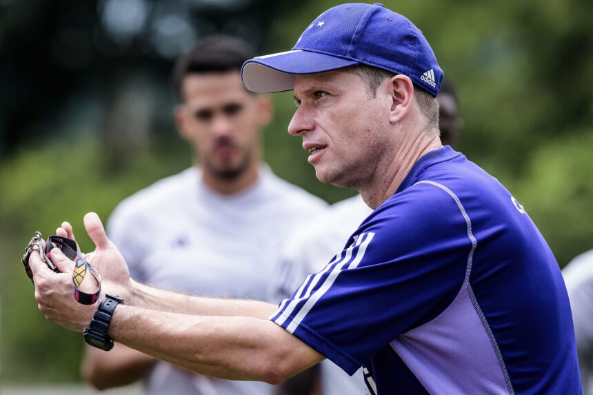 cruzeiro-anuncia-contratacao-do-tecnico-fernando-seabra