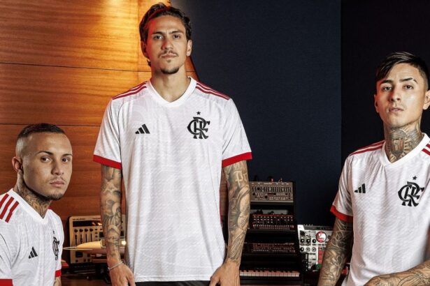 flamengo-apresenta-novo-uniforme-2-para-a-temporada-2024;-veja-fotos