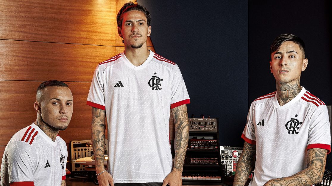 flamengo-apresenta-novo-uniforme-2-para-a-temporada-2024;-veja-fotos