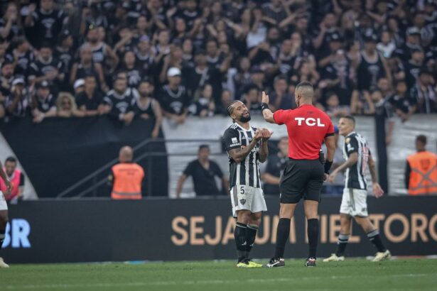 atletico-mg-protesta-contra-arbitragem-na-estreia-do-campeonato-brasileiro