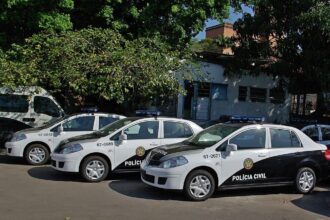 policia-prende-tres-envolvidos-em-furto-de-celulares-de-empresa-na-baixada-fluminense