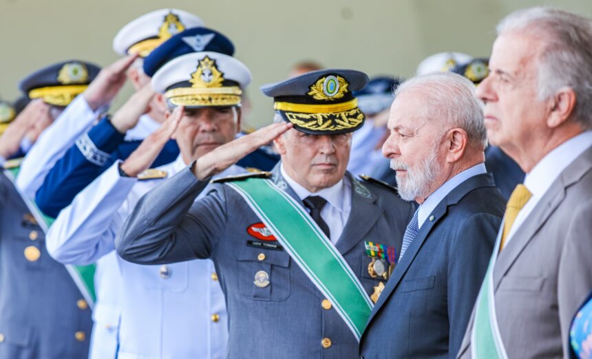 lula-e-vaiado-e-aplaudido-em-cerimonia-do-dia-do-exercito-no-qg-em-brasilia