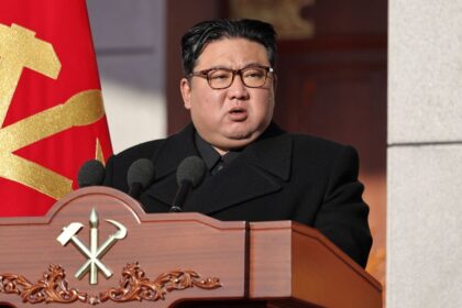 coreia-do-norte-lanca-musica-que-chama-kim-jong-un-de-“pai-amigavel”