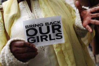 mulher-e-resgatada-apos-viver-10-anos-em-cativeiro-do-boko-haram