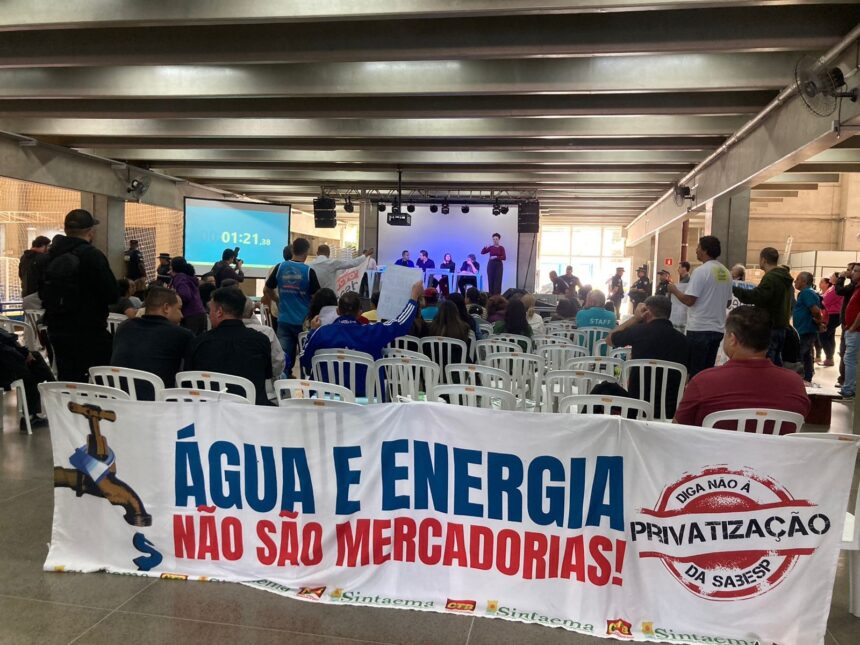 audiencia-publica-sobre-a-privatizacao-da-sabesp-e-interrompida-por-manifestantes-em-sao-paulo