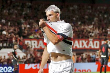 com-dois-a-mais,-sao-paulo-vence-atletico-goianiense-fora-de-casa