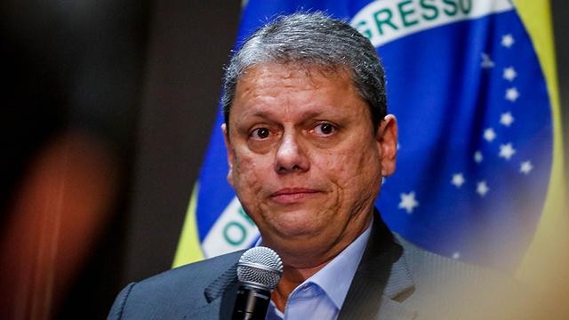 tarcisio-se-compromete-com-barroso-a-usar-cameras-corporais-em-operacoes-da-pm-ate-setembro