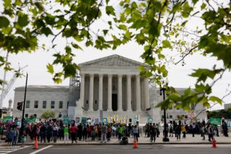 manifestantes-protestam-durante-analise-de-caso-sobre-aborto-na-suprema-corte