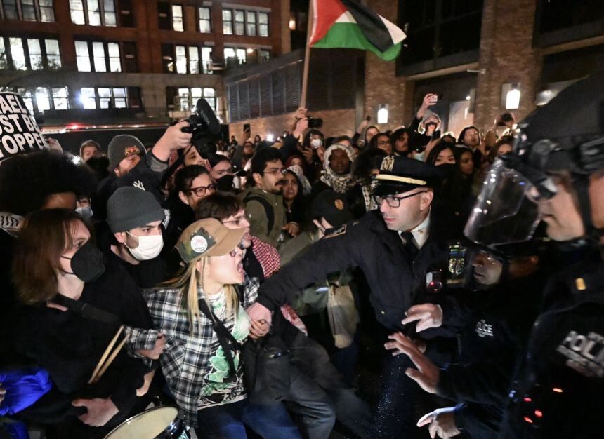 mais-de-250-pessoas-sao-presas-durante-protestos-pro-palestina-em-universidades-nos-eua