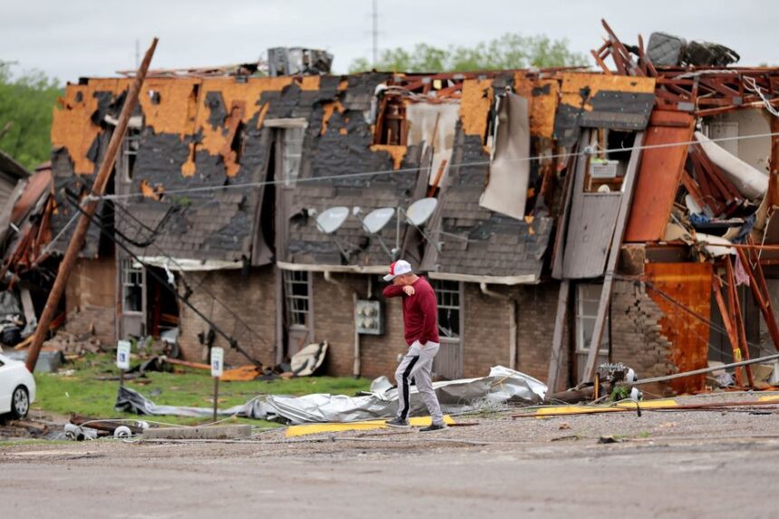 tornados-deixam-3-mortos-em-oklahoma;-dezenas-ficam-feridas