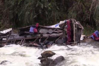 acidente-de-onibus-no-peru-deixa-25-mortos-e-ao-menos-13-feridos