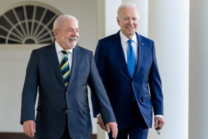 lula-diz-que-“votaria-no-biden”,-mas-destaca-que-torce-para-“democracia-vencer”-nos-eua