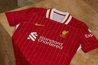 liverpool-anuncia-camisa-da-proxima-temporada-com-homenagem-a-triplice-coroa