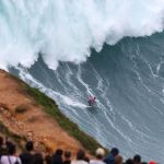 conheca-sebastian-steudtner,-o-surfista-que-se-sente-em-paz-entre-ondas-gigantes