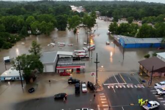 tempestades-e-tornados-danificam-casas-no-texas-e-forcam-retiradas-de-moradores