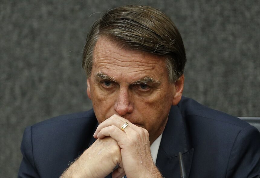 bolsonaro-volta-a-procurar-hospital-apos-sentir-dores-no-abdomen