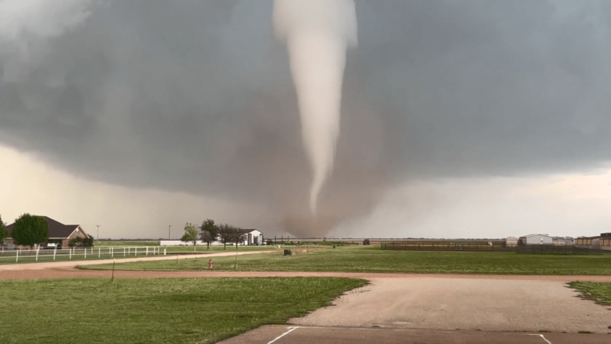 tornado-se-forma-em-oklahoma,-nos-eua;-autoridades-pedem-que-cidadaos-se-abriguem