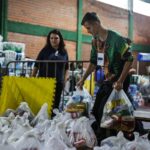 voluntarios-que-recebem-e-organizam-doacoes-para-o-rio-grande-do-sul-dao-dicas-de-como-entregar-os-donativos