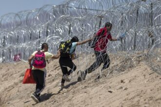 governo-biden-e-grupos-civis-entram-com-acao-para-barrar-lei-sobre-imigrantes-de-iowa