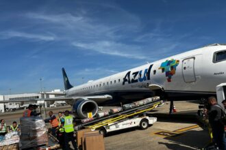 aviao-leva-profissionais-da-saude-e-bombeiros-voluntarios-de-sp-para-rs