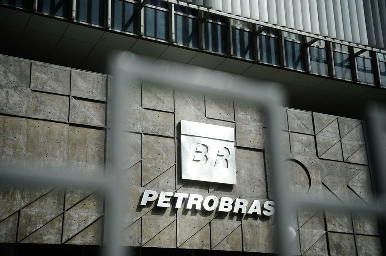 acoes-da-petrobras-perdem-mais-de-r$-35-bi-em-valor-de-mercado-apos-demissao-de-prates