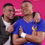 kylian-mbappe-ganha-estatua-hiper-realista-em-museu-de-cera;-veja-video