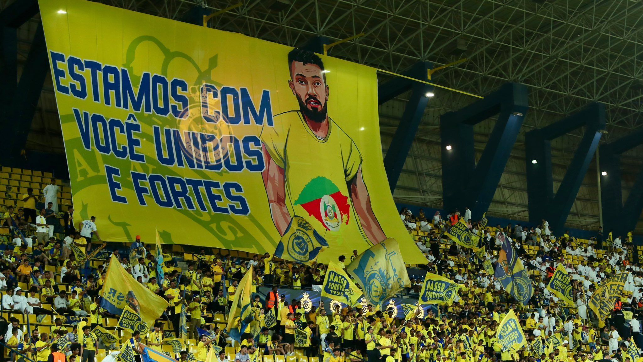 torcida-do-al-nassr-faz-bandeirao-com-mensagem-de-apoio-ao-rs