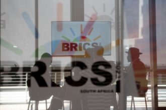 russia-afirma-que-eua-estao-tentando-minar-secretamente-o-brics,-diz-agencia