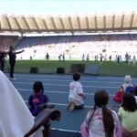 papa-francisco-faz-“chute-simbolico”-no-estadio-olimpico-de-roma