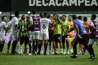 santos-confirma-grave-lesao-do-goleiro-joao-paulo,-que-nao-deve-voltar-a-jogar-em-2024