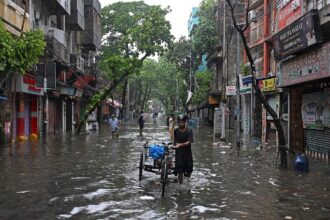 ventos-e-chuvas-provocados-por-ciclone-matam-quatro-e-deixam-milhoes-sem-luz-na-india-e-bangladesh