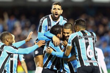 gremio-goleia-the-strongest-pela-libertadores-em-retorno-aos-gramados